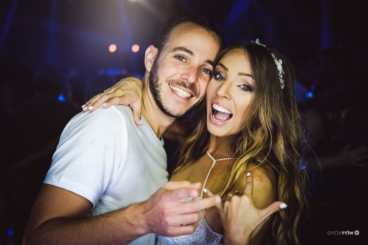 החופה מאחוריהם, חיים שלמים של אהבה ודרבי לפניהם, החתונה של דניאל גלברד ומתן דוידוביץ' (צילום: אלדד צלמים)