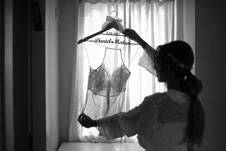 אי אפשר שלא להתאהב בשמלה הזאת, החתונה של דניאל גלברד ומתן דוידוביץ' (צילום: אלדד צלמים)