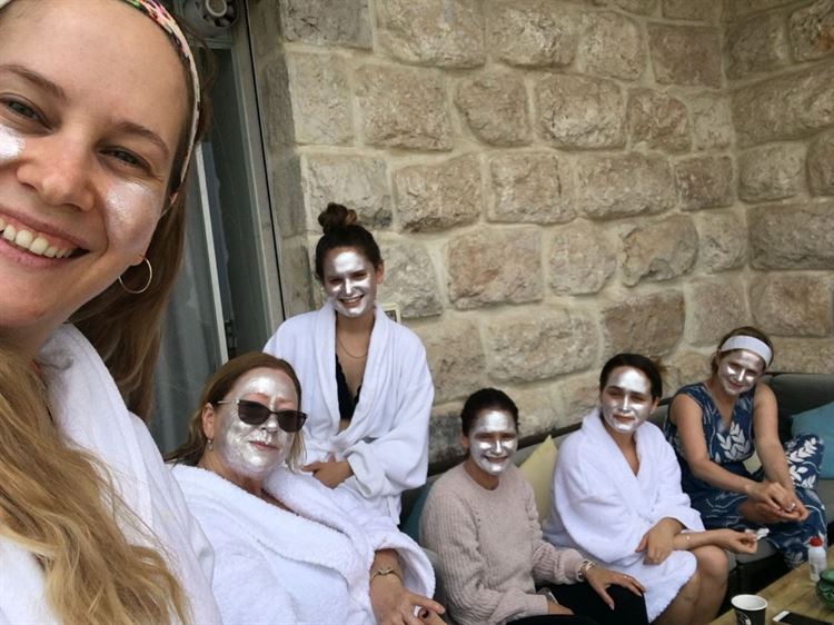 מעוררת השראה: מסיבת רווקות עם סבתא 15