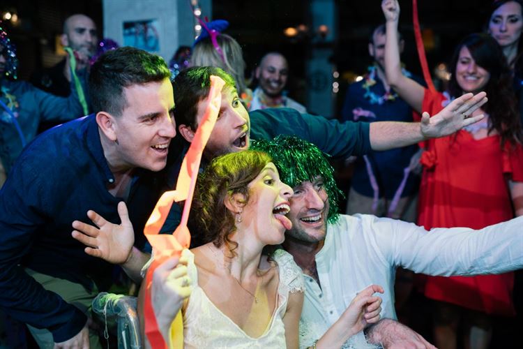 כלה על גלגלים: כשהסיוט הופך לחתונה הכי שמחה שתראו 21