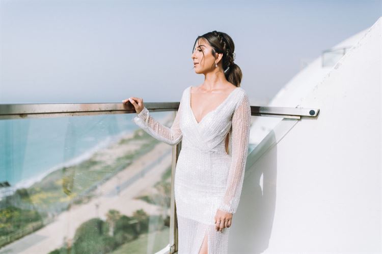 התחילה את היום כמלווה וסיימה אותו כמאורסת 12