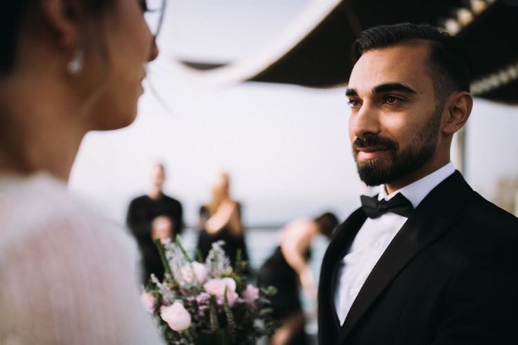 התחילה את היום כמלווה וסיימה אותו כמאורסת 13