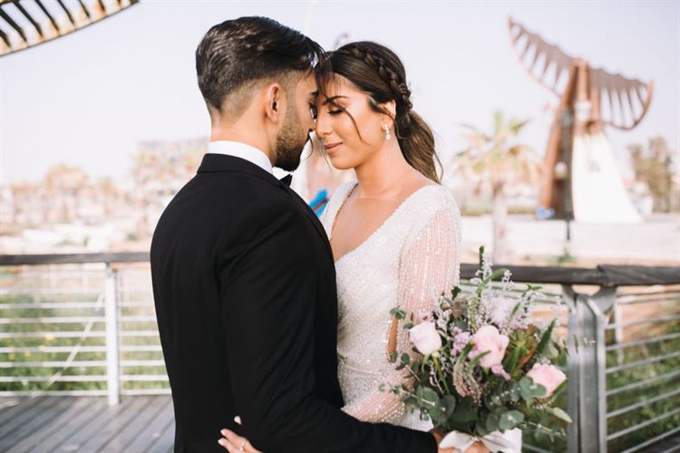 התחילה את היום כמלווה וסיימה אותו כמאורסת 14