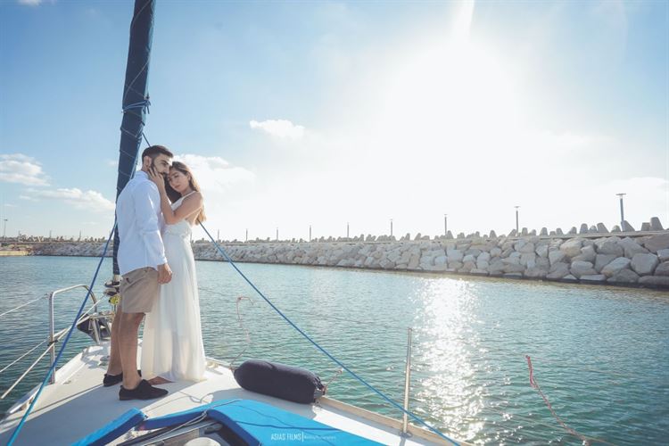 התחילה את היום כמלווה וסיימה אותו כמאורסת 8