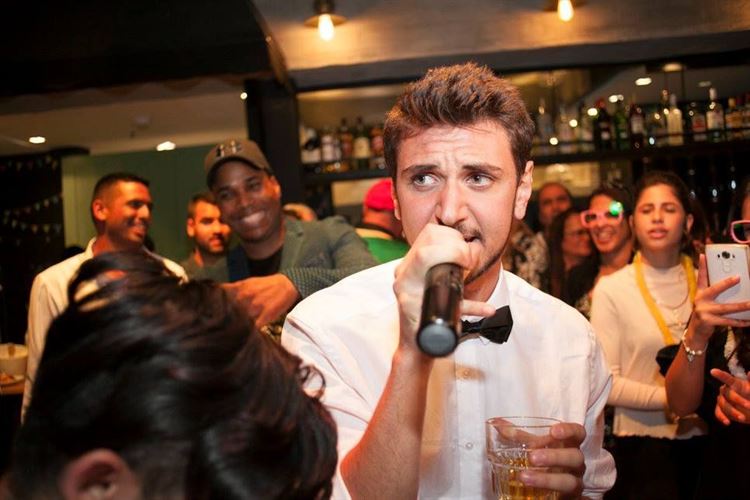 חטף את המיקרופון, החתונה של גלית חליבה ואלעד קיסר (צילום: רועי שפרניק)