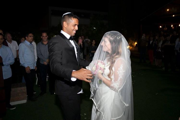 רגע לפני מעמד החופה, החתונה של גלית חליבה ואלעד קיסר (צילום: רועי שפרניק)