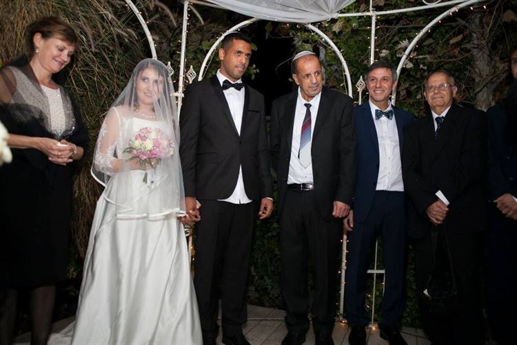כל בני המשפחה מתרגשים, החתונה של גלית חליבה ואלעד קיסר (צילום: רועי שפרניק)