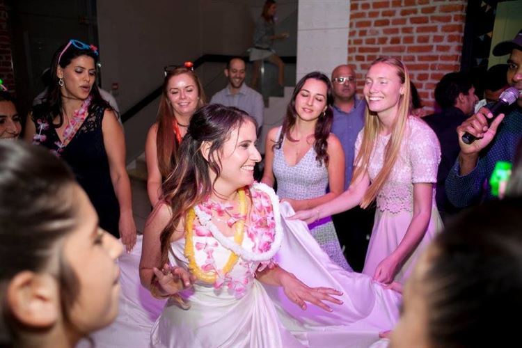 כלה מאושרת ושמחה, החתונה של גלית חליבה ואלעד קיסר (צילום: רועי שפרניק)