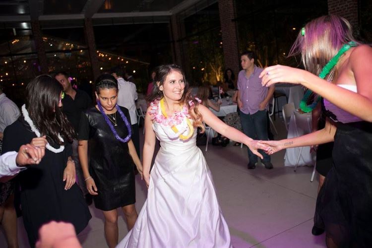 המסיבה ממשיכה עד השעות הקטנות, החתונה של גלית חליבה ואלעד קיסר (צילום: רועי שפרניק)