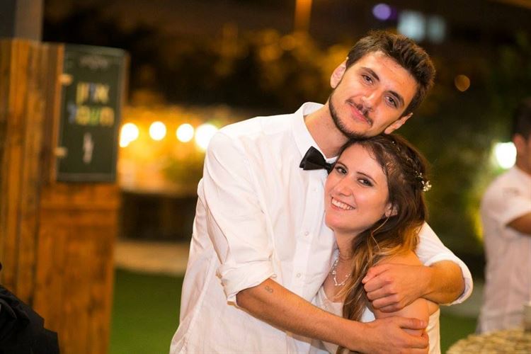 לא מוותרת על תמונה משותפת, החתונה של גלית חליבה ואלעד קיסר (צילום: רועי שפרניק)