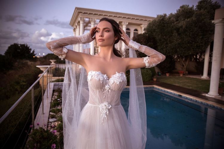 לכלות שמחפשות סטייל: חמשת השמלות הכי לוהטות העונה 8