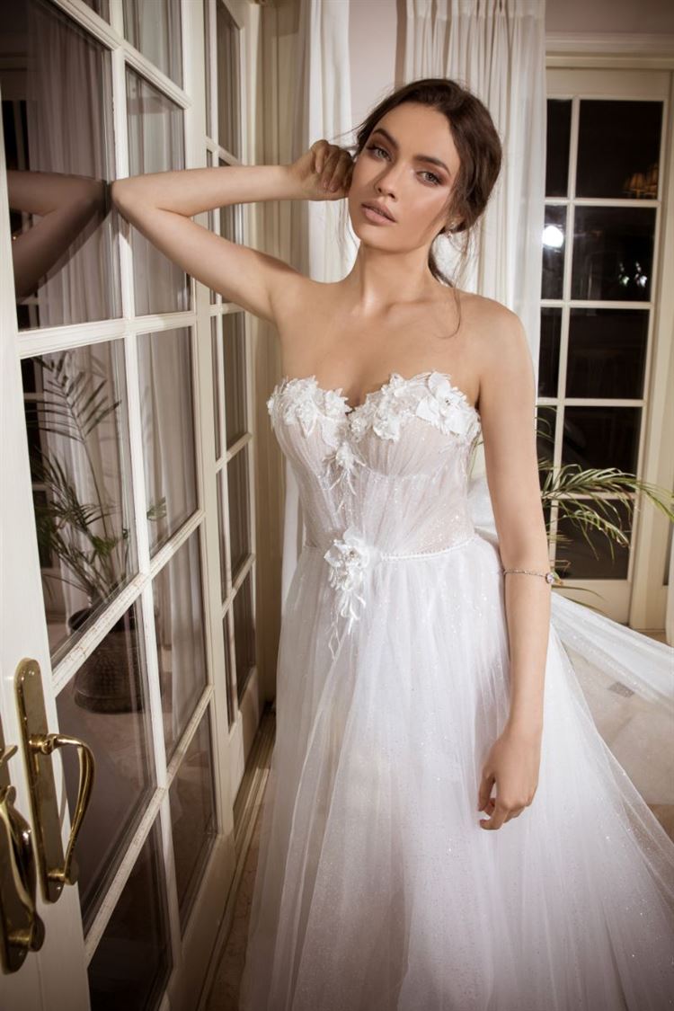 לכלות שמחפשות סטייל: חמשת השמלות הכי לוהטות העונה 10