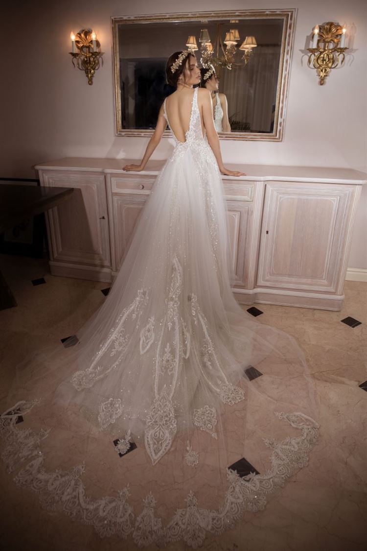 לכלות שמחפשות סטייל: חמשת השמלות הכי לוהטות העונה 12