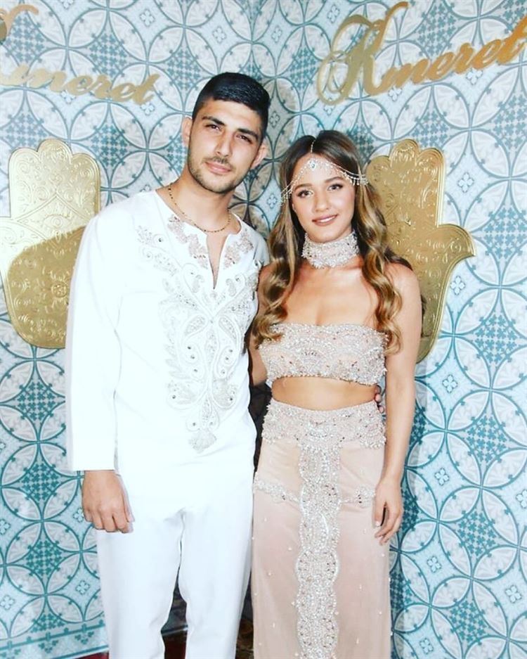 זה קרה: מלכת השושנים התחתנה 12