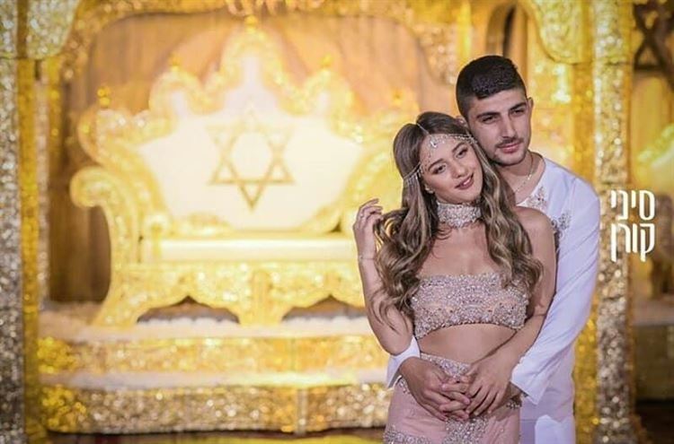 זה קרה: מלכת השושנים התחתנה 15