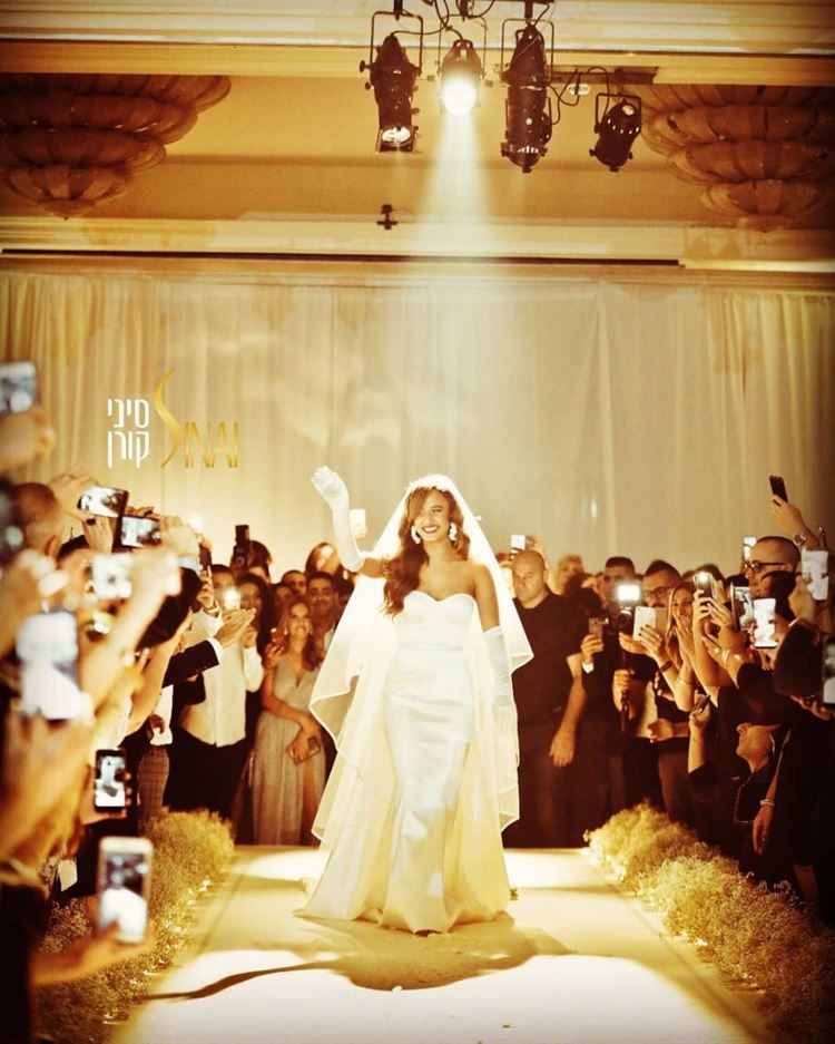 זה קרה: מלכת השושנים התחתנה 5