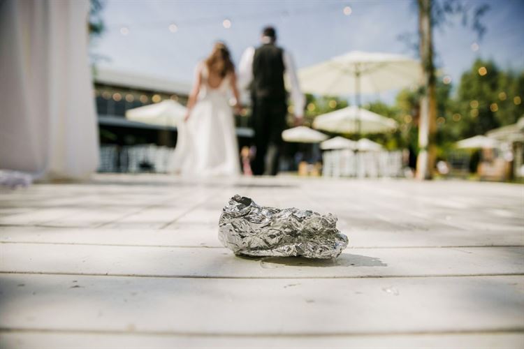 האולם נסגר אבל החתונה חייבת להימשך 17