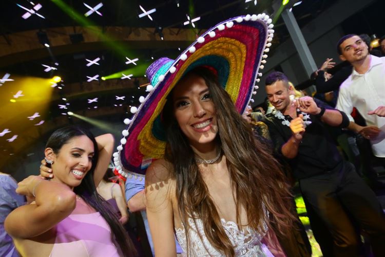 27 מטרים מתחת לפני הים: הצעת נישואים רטובה 26