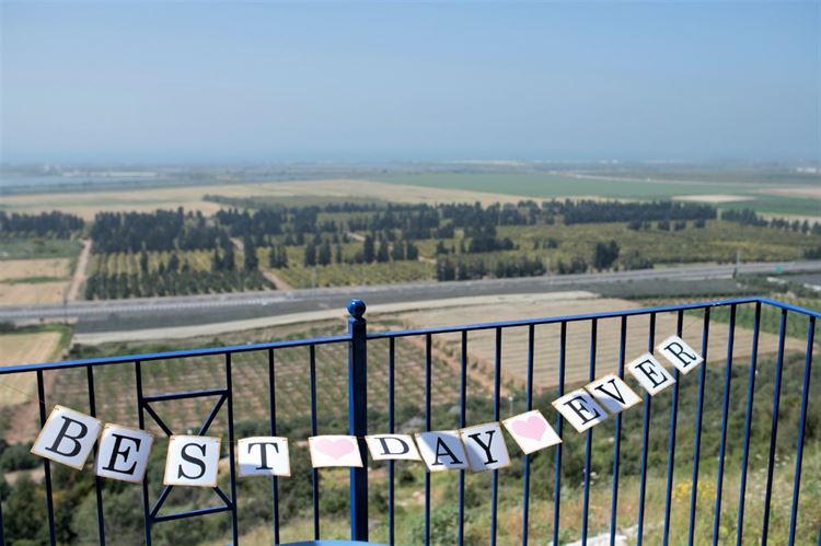 להתחיל את היום באנרגיות חיוביות, החתונה של אופיר חדור ויניב וילדר (צילום: דינמיקה סטודיו)