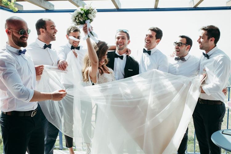 החברים נכנסים לתמונה, החתונה של אופיר חדור ויניב וילדר (צילום: דינמיקה סטודיו)