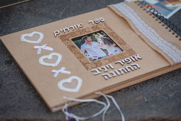 ספר האורחים בעיצובה של הכלה, החתונה של אופיר חדור ויניב וילדר (צילום: דינמיקה סטודיו)