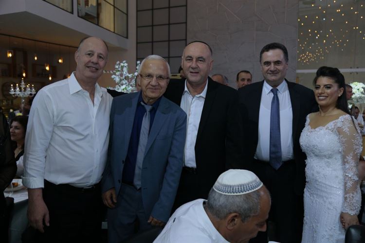 החתונה שגרמה לממשלה להתאחד 25