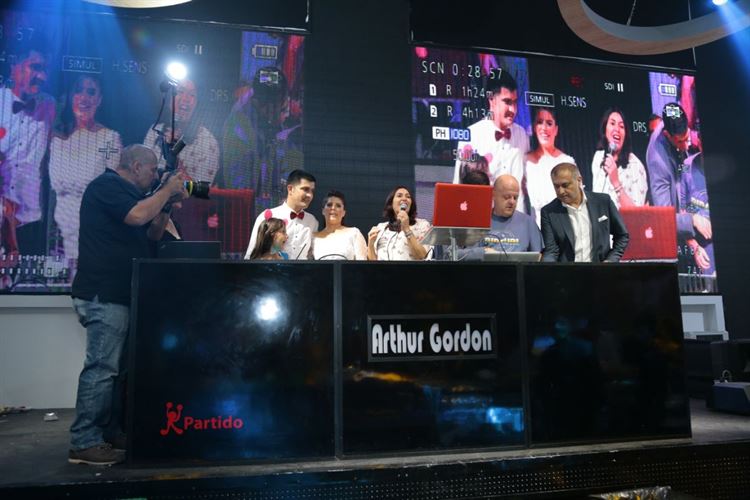 החתונה שגרמה לממשלה להתאחד 26