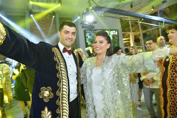 החתונה שגרמה לממשלה להתאחד 23