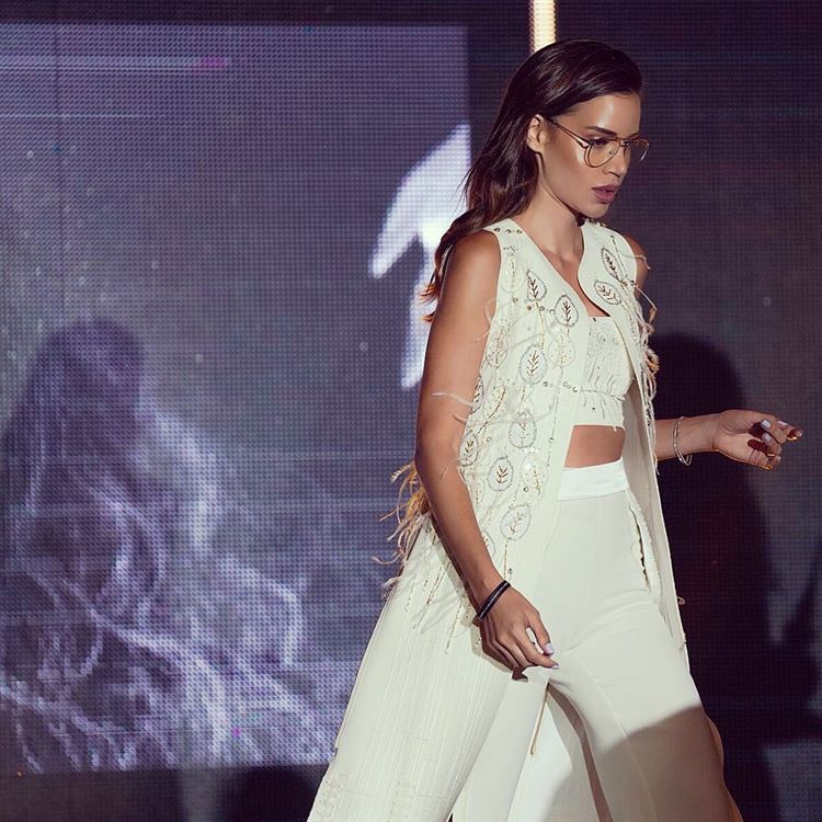 הלם: למה ביונסה לובשת שמלת כלה לבנה? 2