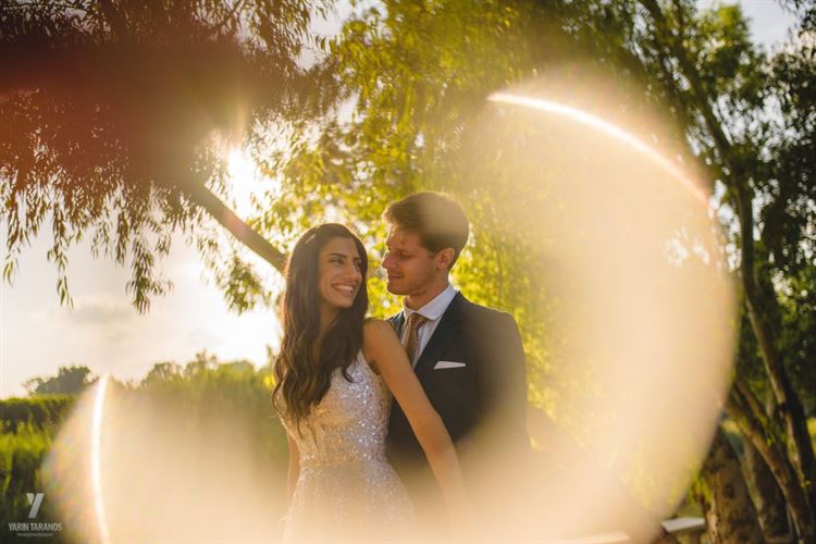 לא יכול להוריד ממנה את המבט, החתונה של הדס ולירון (צילום: ירין טרנוס)