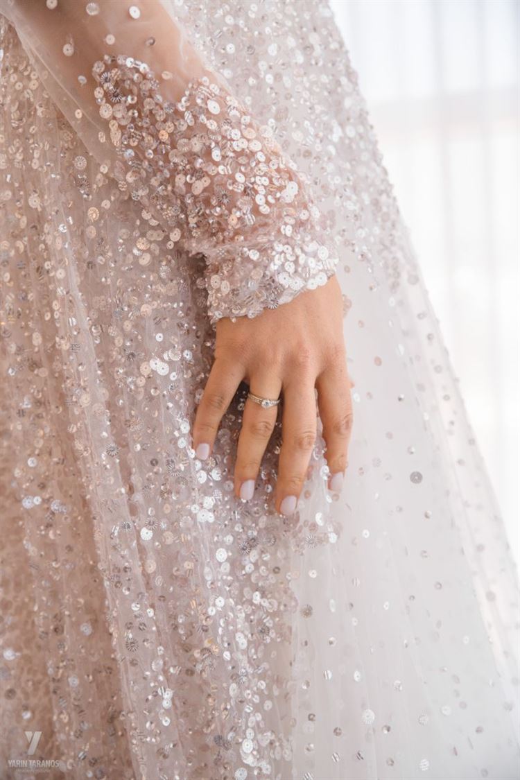  היא מעצבת מהנשמה, עובדת מהרגש, ומתרגשת מכל שמלה כל פעם מחדש. הדס על ענבל דרור (צילום: ירין טרנוס)