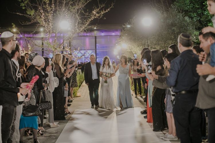 מדהימה: החתונה של המעצבת שיר גינדי 17