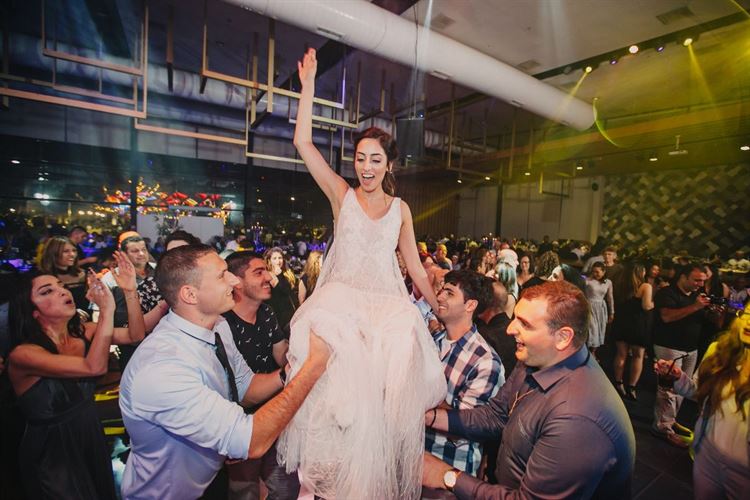 מדהימה: החתונה של המעצבת שיר גינדי 24