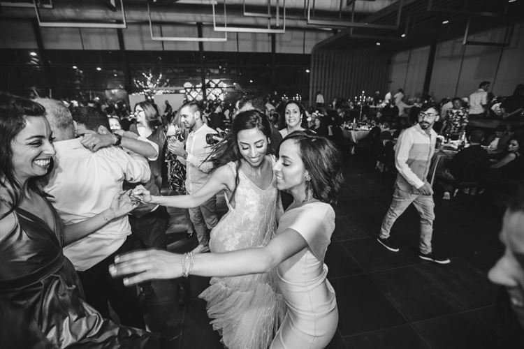 מדהימה: החתונה של המעצבת שיר גינדי 25