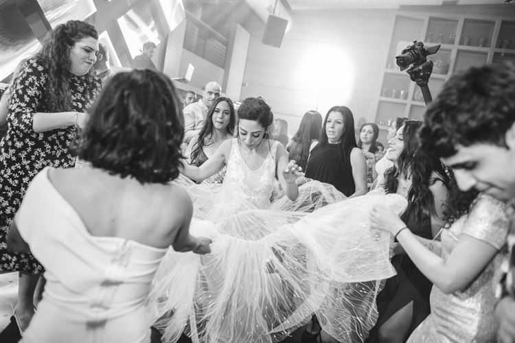 מדהימה: החתונה של המעצבת שיר גינדי 26