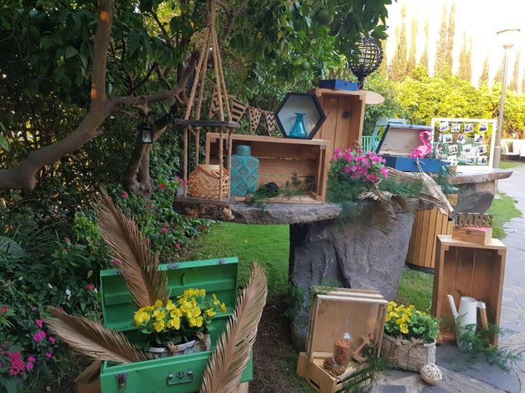 שולחן הכניסה המדליק (צילום: וואלה! מזל טוב)