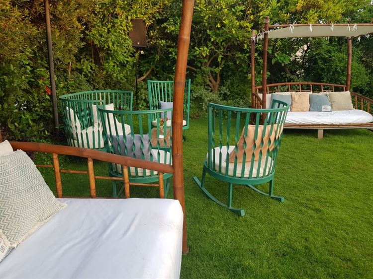 פינות ישיבה למעוניינים להרגע לפני החופה (צילום: וואלה! מזל טוב)