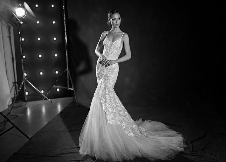 אצילית ולבנה: הטרנד שחזר לאופנת הכלות 17