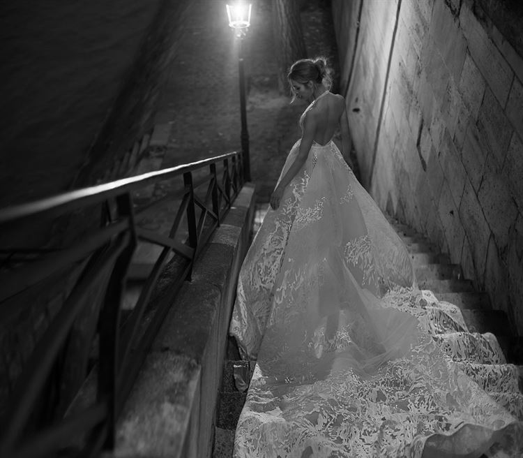 אצילית ולבנה: הטרנד שחזר לאופנת הכלות 9