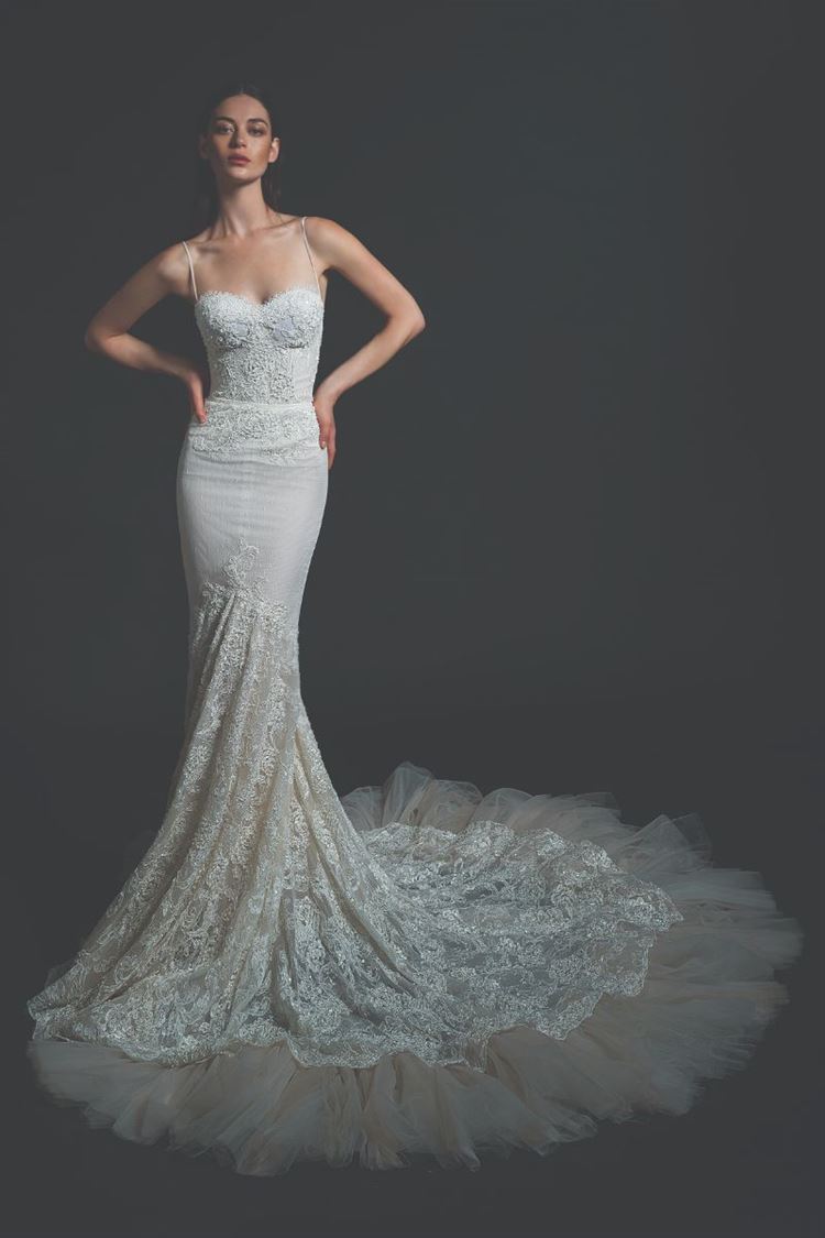 אצילית ולבנה: הטרנד שחזר לאופנת הכלות 18