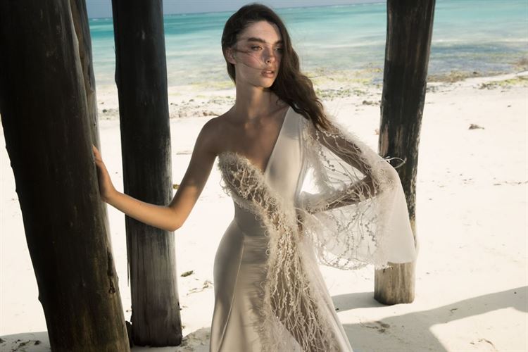 בוהו כזה לא רואים בכל יום, שמלת הכלה של רונלינה גורמת לנו לרצות להתחתן ליד הים (צילום: דביר כחלון)