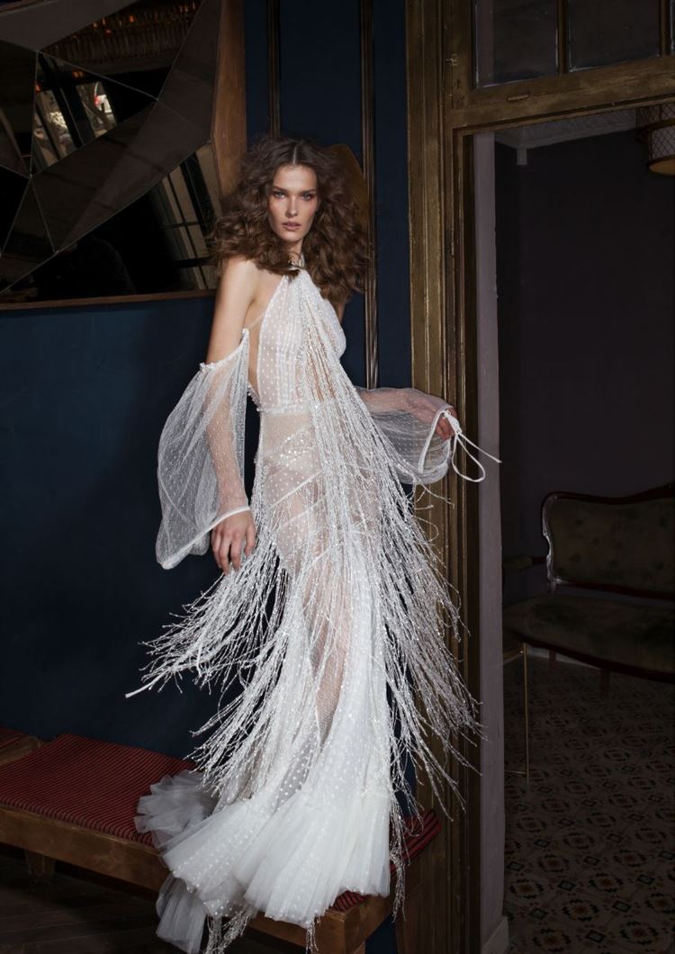 אנחנו לא יכולים לעמוד בפני שמלת הכלה הזאת של סימיזאן בוזגלו, אתם בטח מבינים את הסיבה (צילום: אלכס ליפקין)