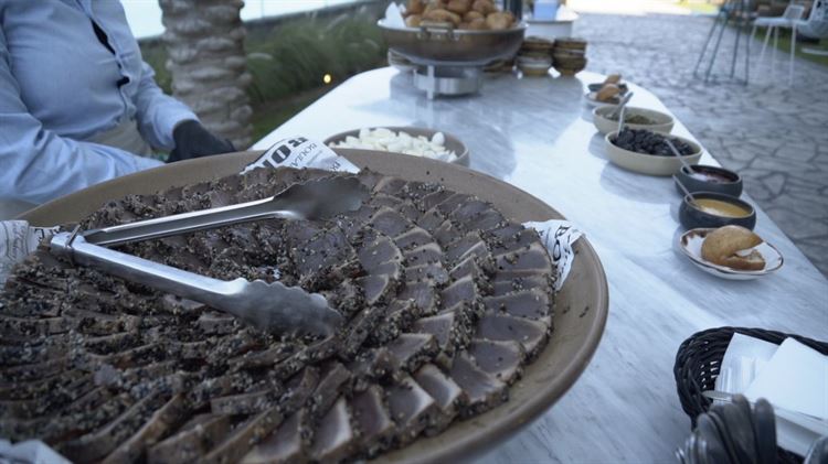 מתחם האירועים 5.91: מטבח פתוח, מנות שף וחופה על הים 5