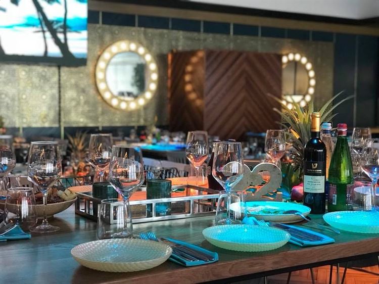 מתחם האירועים 5.91: מטבח פתוח, מנות שף וחופה על הים 6