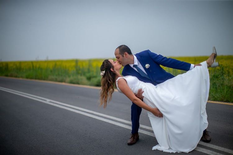 מלחמת הגרסאות: מי השתלט על מיטת השיזוף? 10