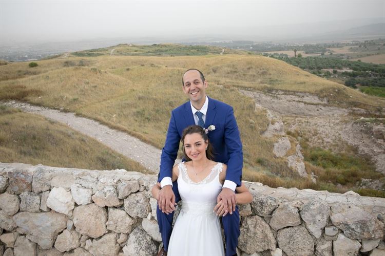 מלחמת הגרסאות: מי השתלט על מיטת השיזוף? 11