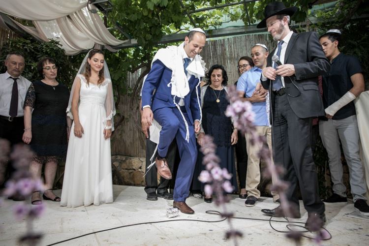 מלחמת הגרסאות: מי השתלט על מיטת השיזוף? 20