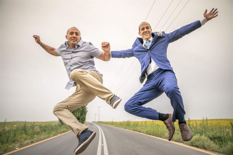 מלחמת הגרסאות: מי השתלט על מיטת השיזוף? 17