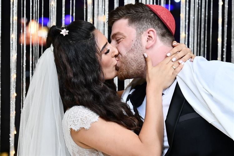 מלכת הלייקים של וואלה! מזל טוב התחתנה 18