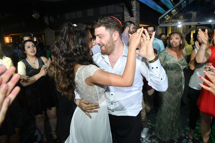 מלכת הלייקים של וואלה! מזל טוב התחתנה 19